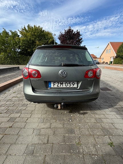 Volkswagen Passat 3 of 9