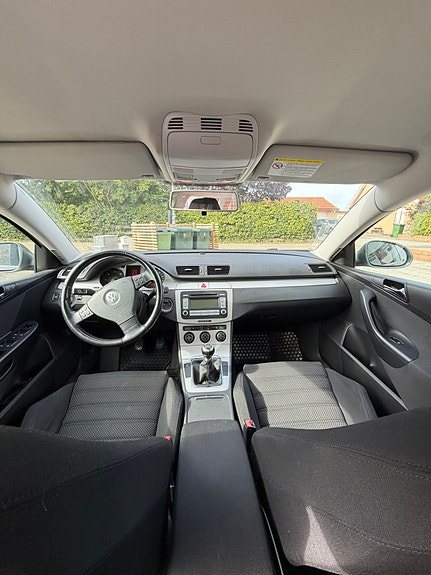 Volkswagen Passat 5 of 9