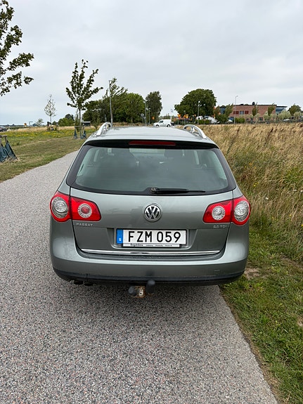 Volkswagen Passat 3 of 8