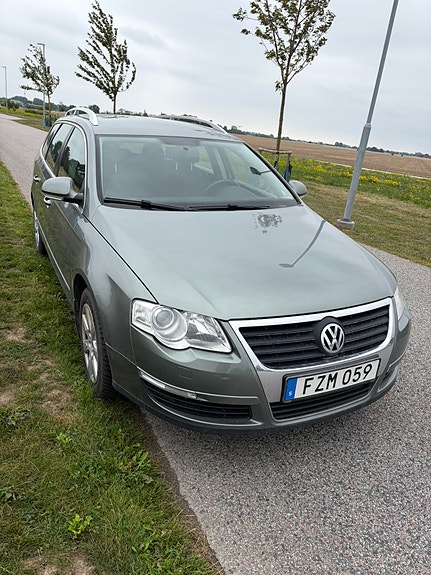 Volkswagen Passat 2 of 8
