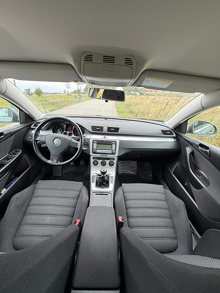 Volkswagen Passat 5 of 8