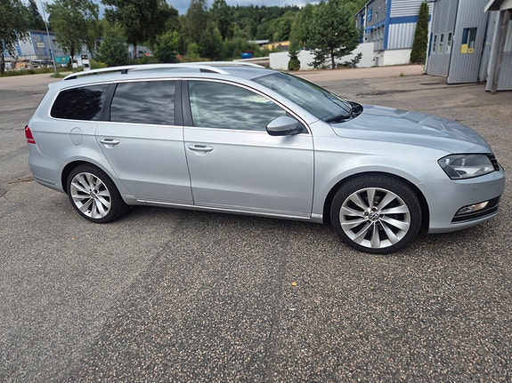 Volkswagen Passat 2 of 7