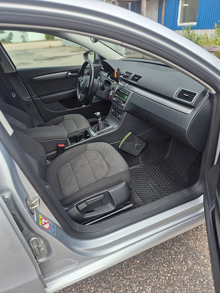 Volkswagen Passat 3 of 7