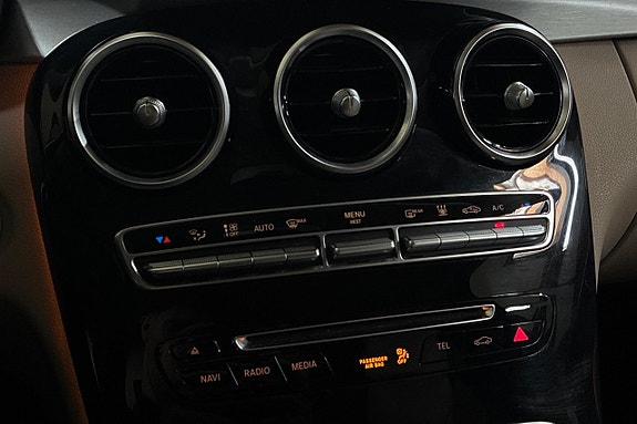 Mercedes-Benz C350 25 of 30