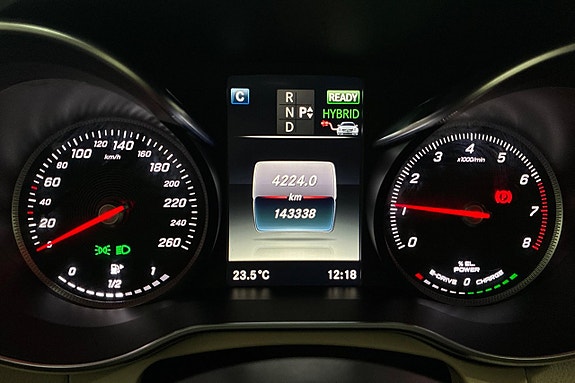 Mercedes-Benz C350 16 of 30