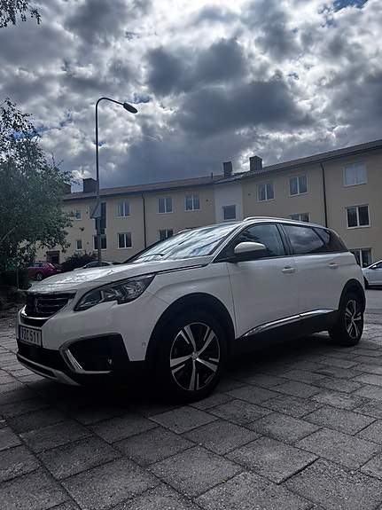 Peugeot 5008 2 of 11