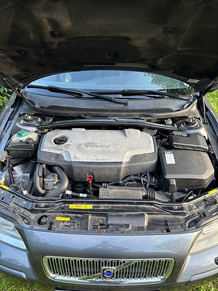 Volvo V70 3 of 7