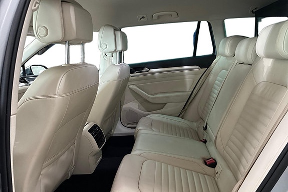 Volkswagen Passat Alltrack 14 of 25