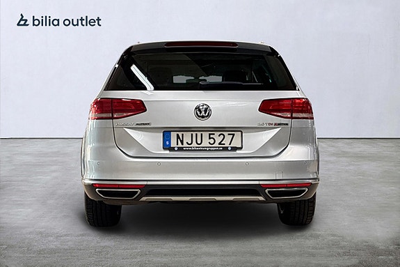 Volkswagen Passat Alltrack 7 of 25