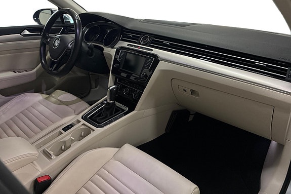 Volkswagen Passat Alltrack 15 of 25