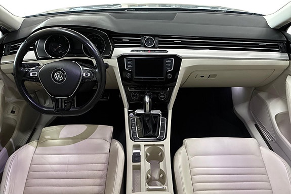Volkswagen Passat Alltrack 12 of 25