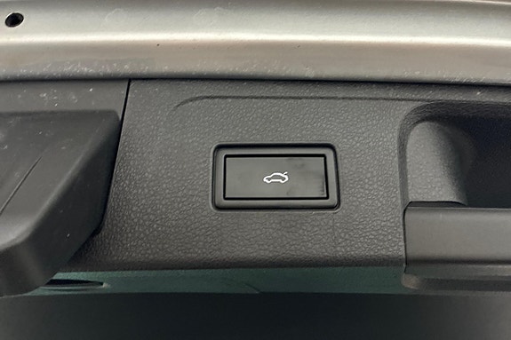 Volkswagen Passat Alltrack 23 of 25
