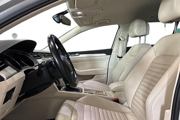 Volkswagen Passat Alltrack 13 of 25