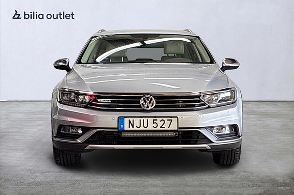Volkswagen Passat Alltrack 3 of 25