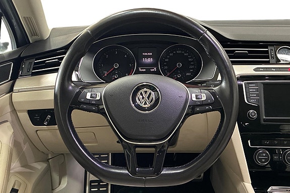 Volkswagen Passat Alltrack 16 of 25