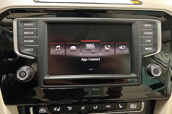 Volkswagen Passat Alltrack 19 of 25
