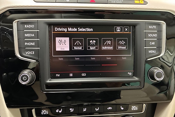Volkswagen Passat Alltrack 20 of 25