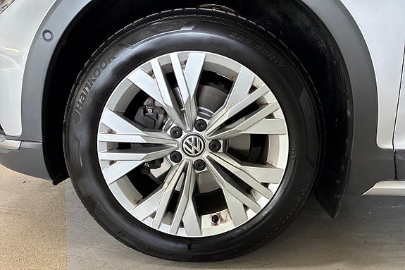 Volkswagen Passat Alltrack 11 of 25