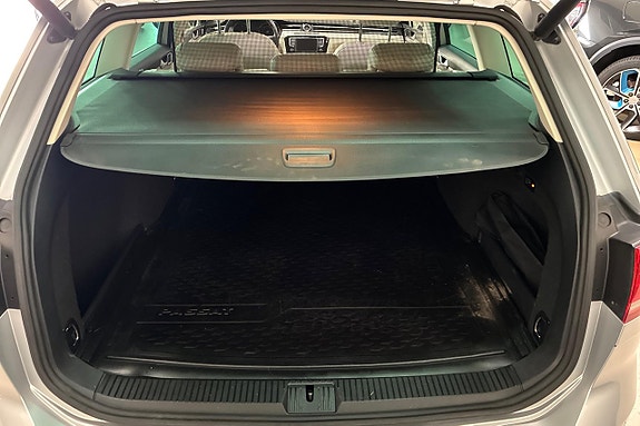 Volkswagen Passat Alltrack 10 of 25