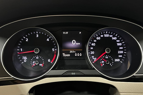 Volkswagen Passat Alltrack 17 of 25