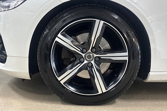 Volvo V90 10 of 30