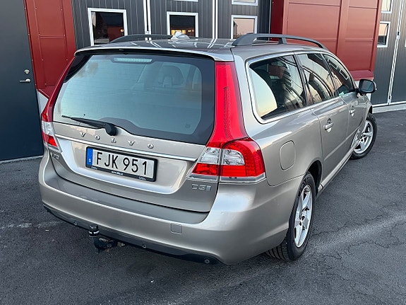 Volvo V70 4 of 19