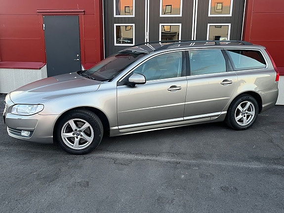 Volvo V70 3 of 19
