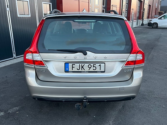 Volvo V70 8 of 19