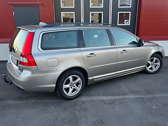 Volvo V70 6 of 19