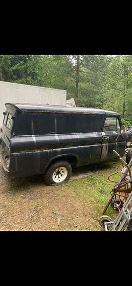 Chevrolet Suburban 4 of 5
