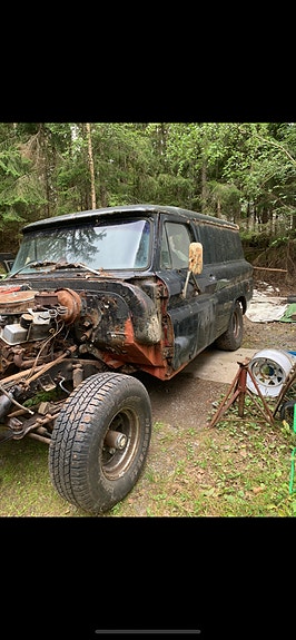 Chevrolet Suburban 2 of 5