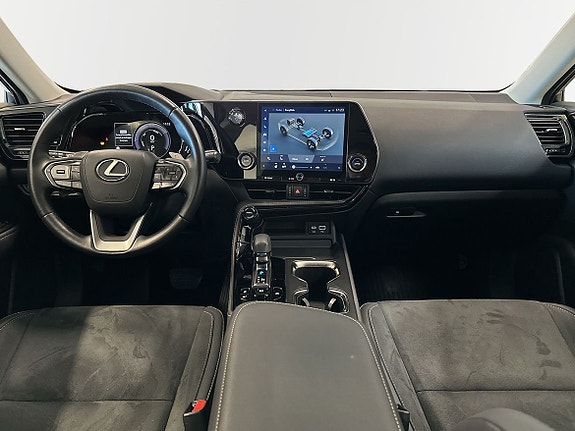 Lexus NX350h 15 of 21