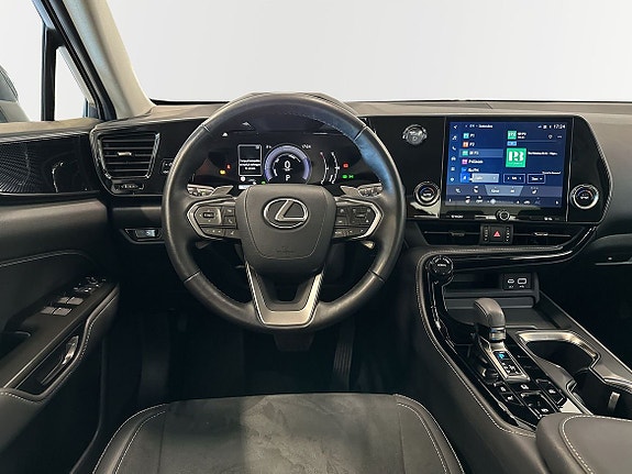 Lexus NX350h 18 of 21