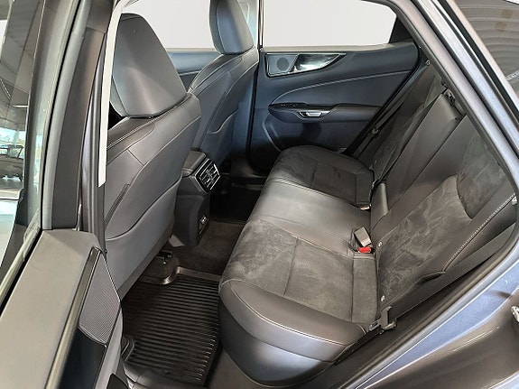 Lexus NX350h 13 of 21