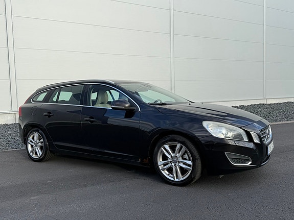 Volvo V60 2 of 6
