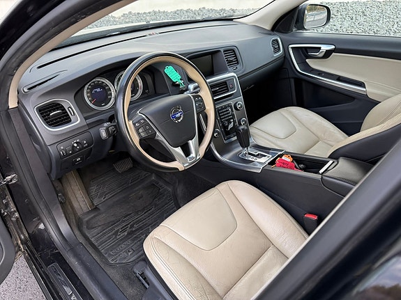 Volvo V60 4 of 6