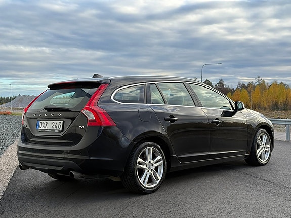 Volvo V60 3 of 6