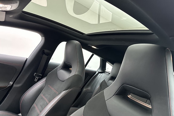 Mercedes-Benz CLA200 23 of 28