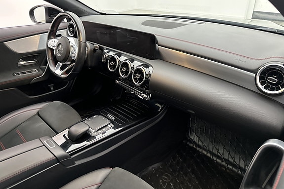 Mercedes-Benz CLA200 11 of 28