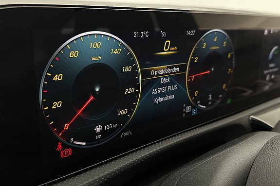 Mercedes-Benz CLA200 25 of 28