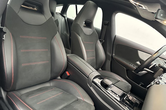 Mercedes-Benz CLA200 12 of 28