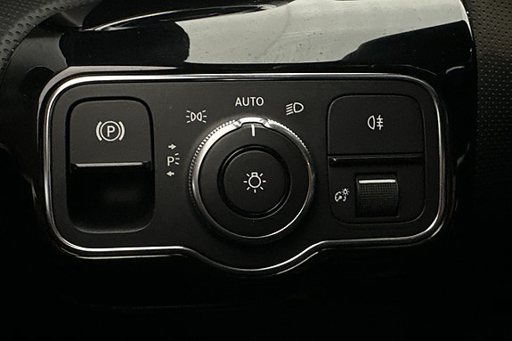 Mercedes-Benz CLA200 13 of 28