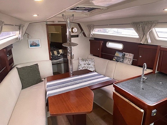 Hanse 320 i mycket gott skick 2 of 28