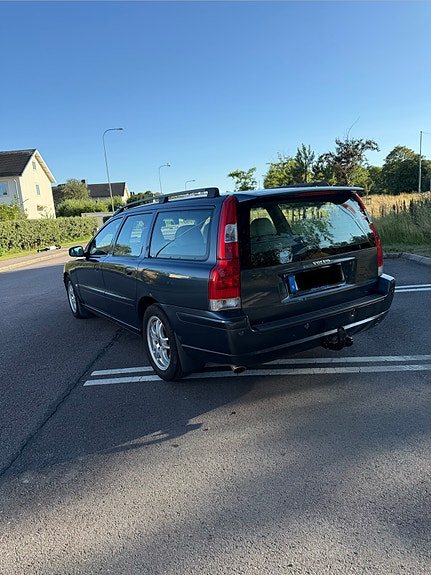 Volvo V70 2 of 4