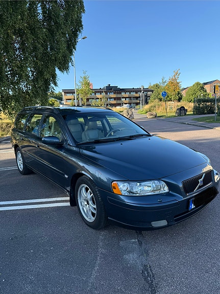 Volvo V70 3 of 4