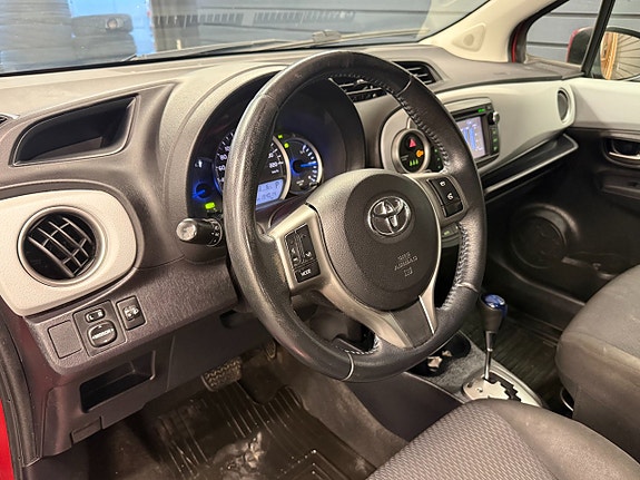 Toyota Yaris 8 of 12