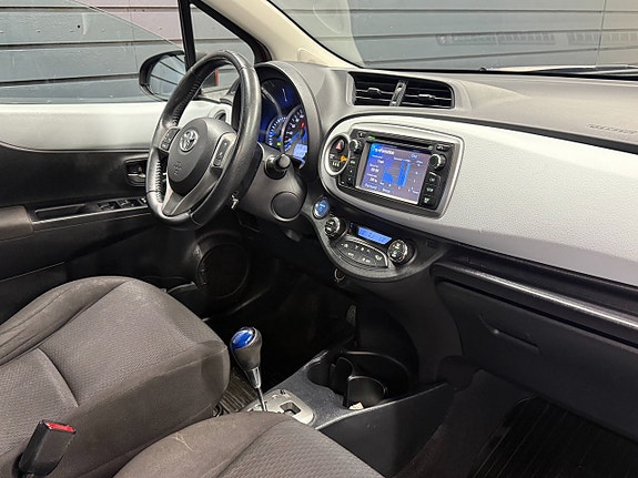 Toyota Yaris 10 of 12