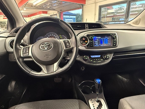 Toyota Yaris 9 of 12