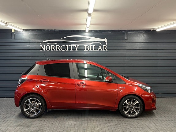 Toyota Yaris 5 of 12