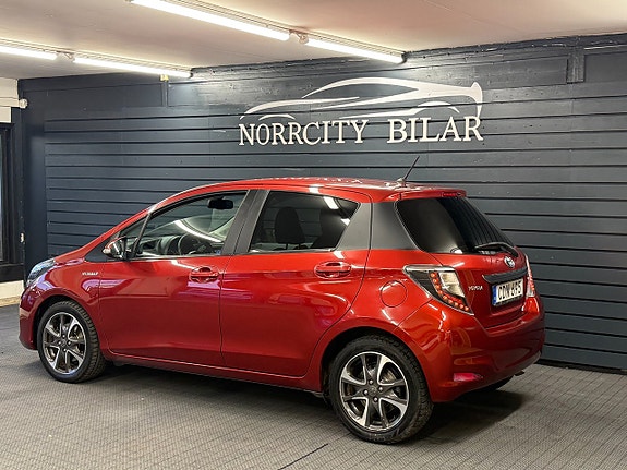 Toyota Yaris 3 of 12